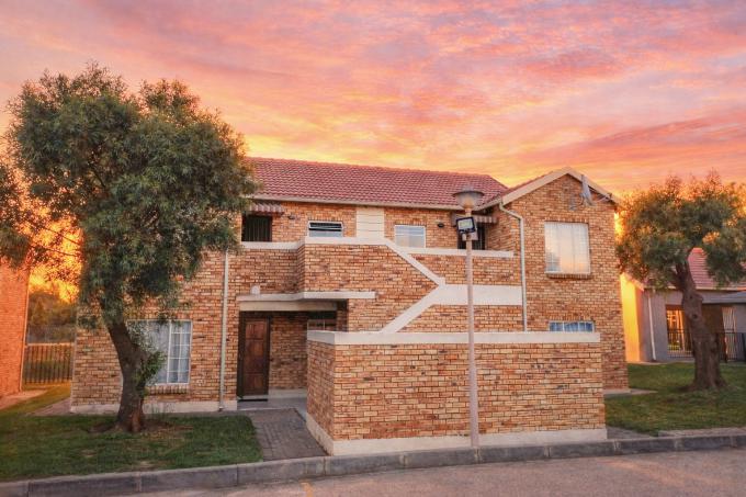 2 Bedroom Apartment for Sale For Sale in Honey Park - MR710180