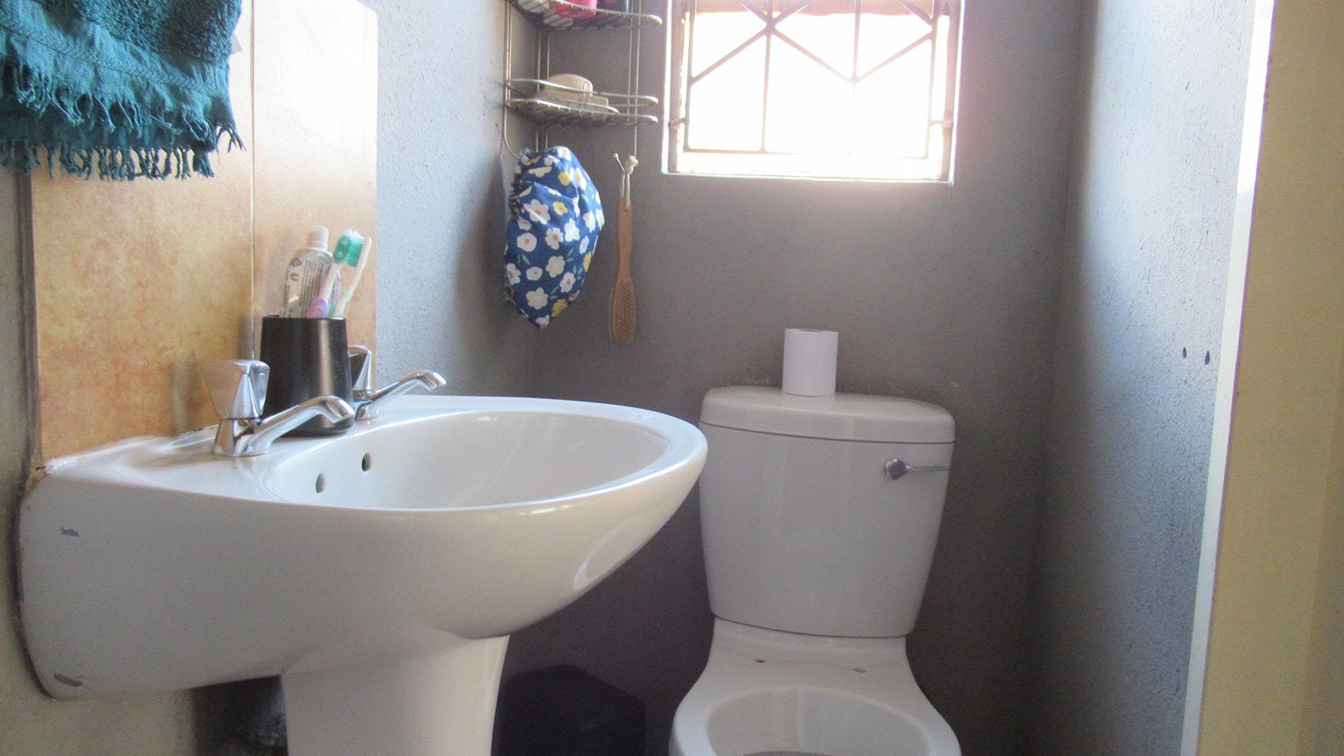 Main Bathroom - 3 square meters of property in Vanderbijlpark