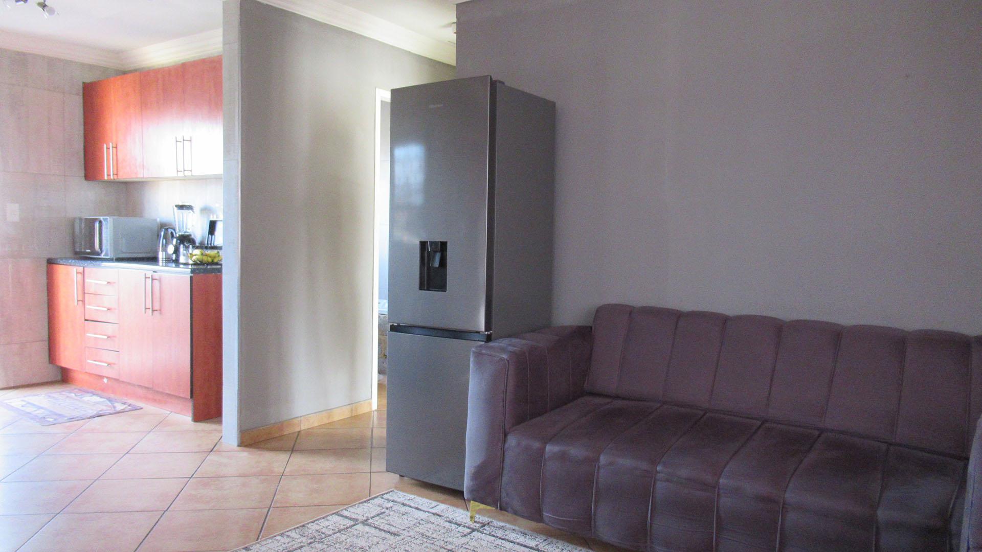 Lounges - 19 square meters of property in Vanderbijlpark