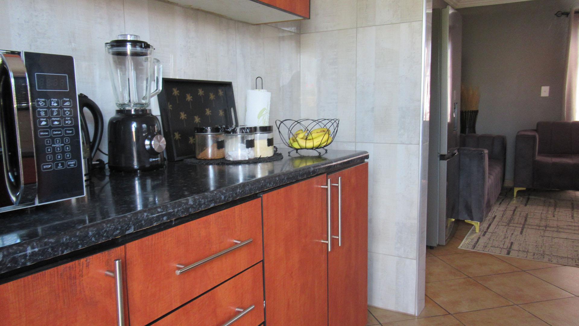 Kitchen - 8 square meters of property in Vanderbijlpark