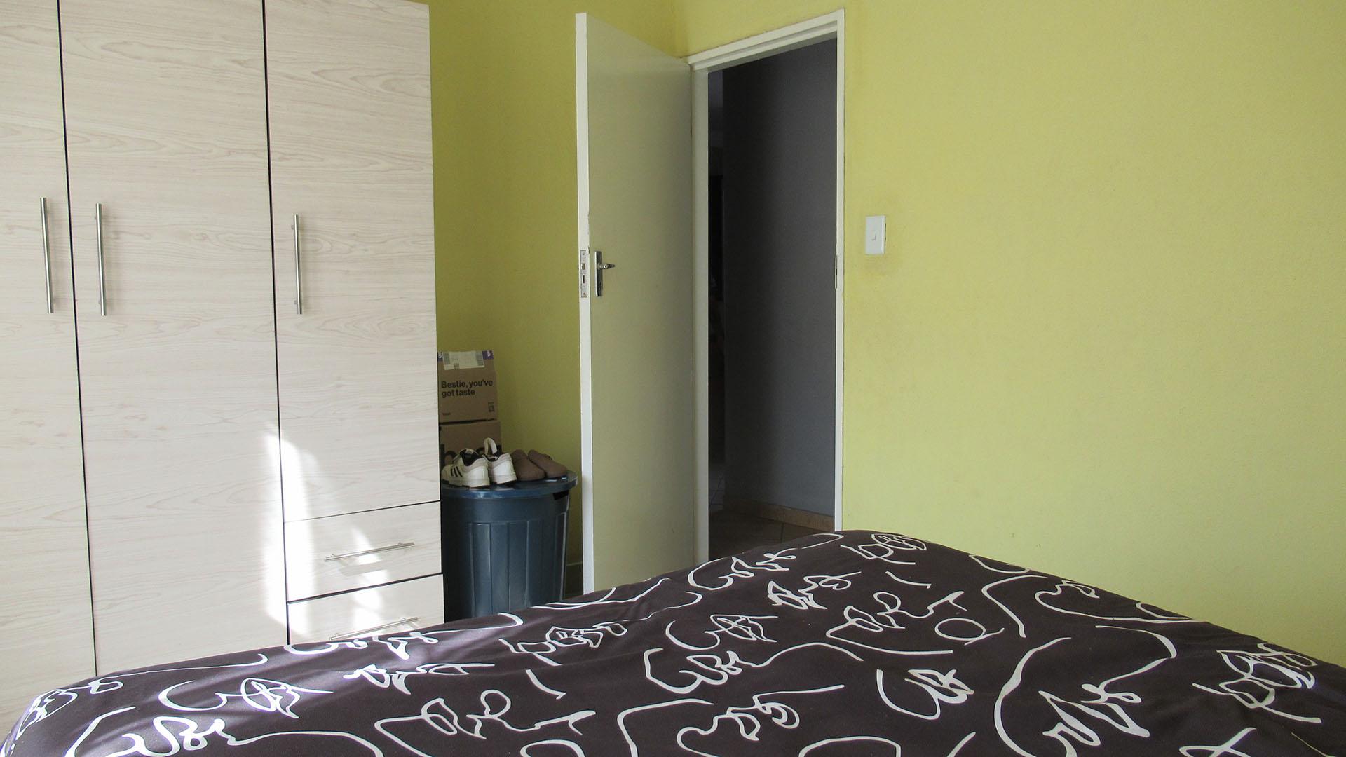Bed Room 1 - 13 square meters of property in Vanderbijlpark
