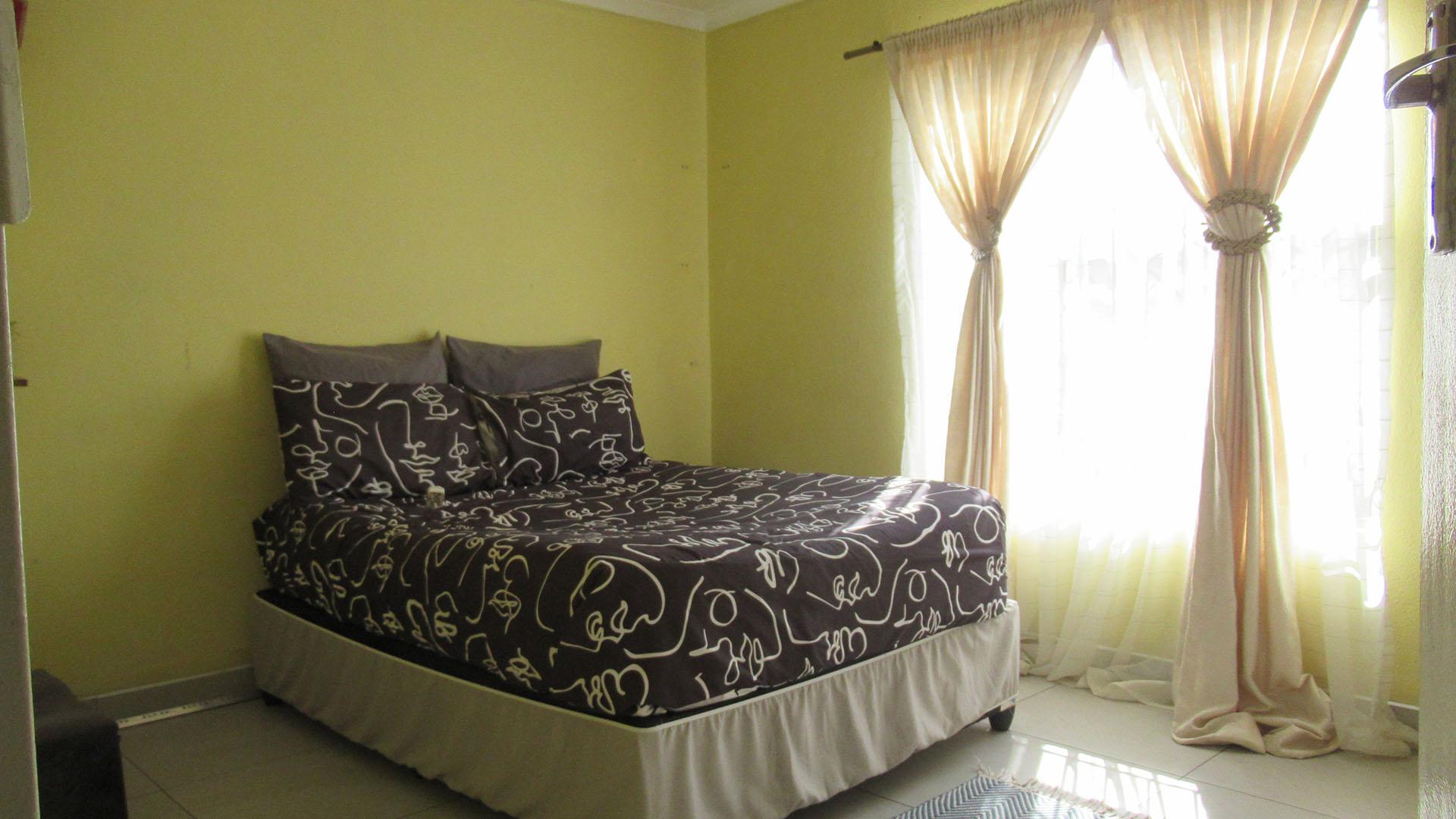 Bed Room 1 - 13 square meters of property in Vanderbijlpark
