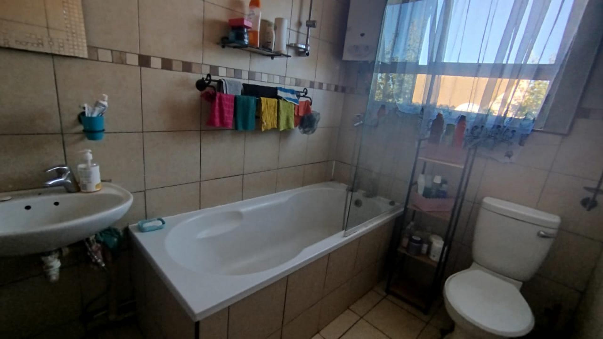 Bathroom 1 of property in Napier