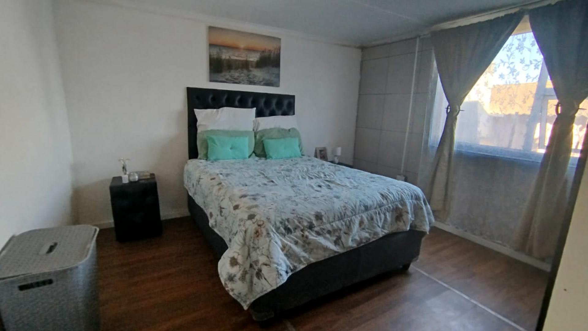Bed Room 2 of property in Napier