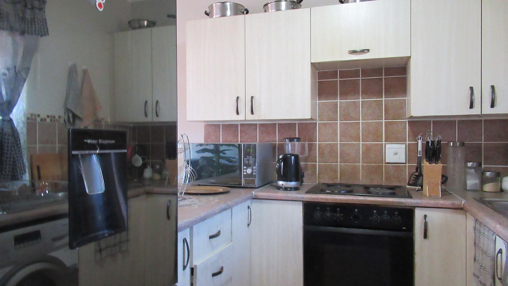 Kitchen - 7 square meters of property in Meredale