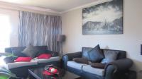 Lounges - 18 square meters of property in Meredale