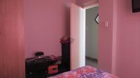 Bed Room 1 - 11 square meters of property in Meredale