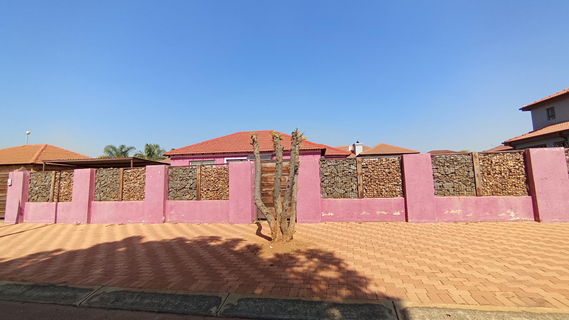 Front View of property in Karenpark