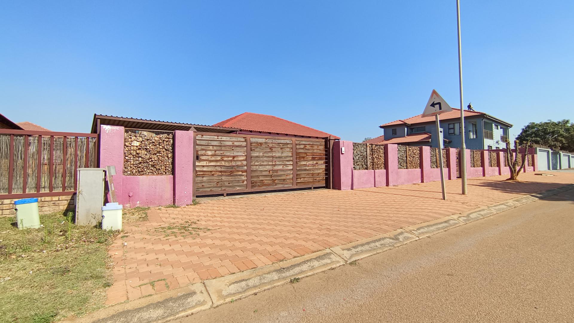 Front View of property in Karenpark