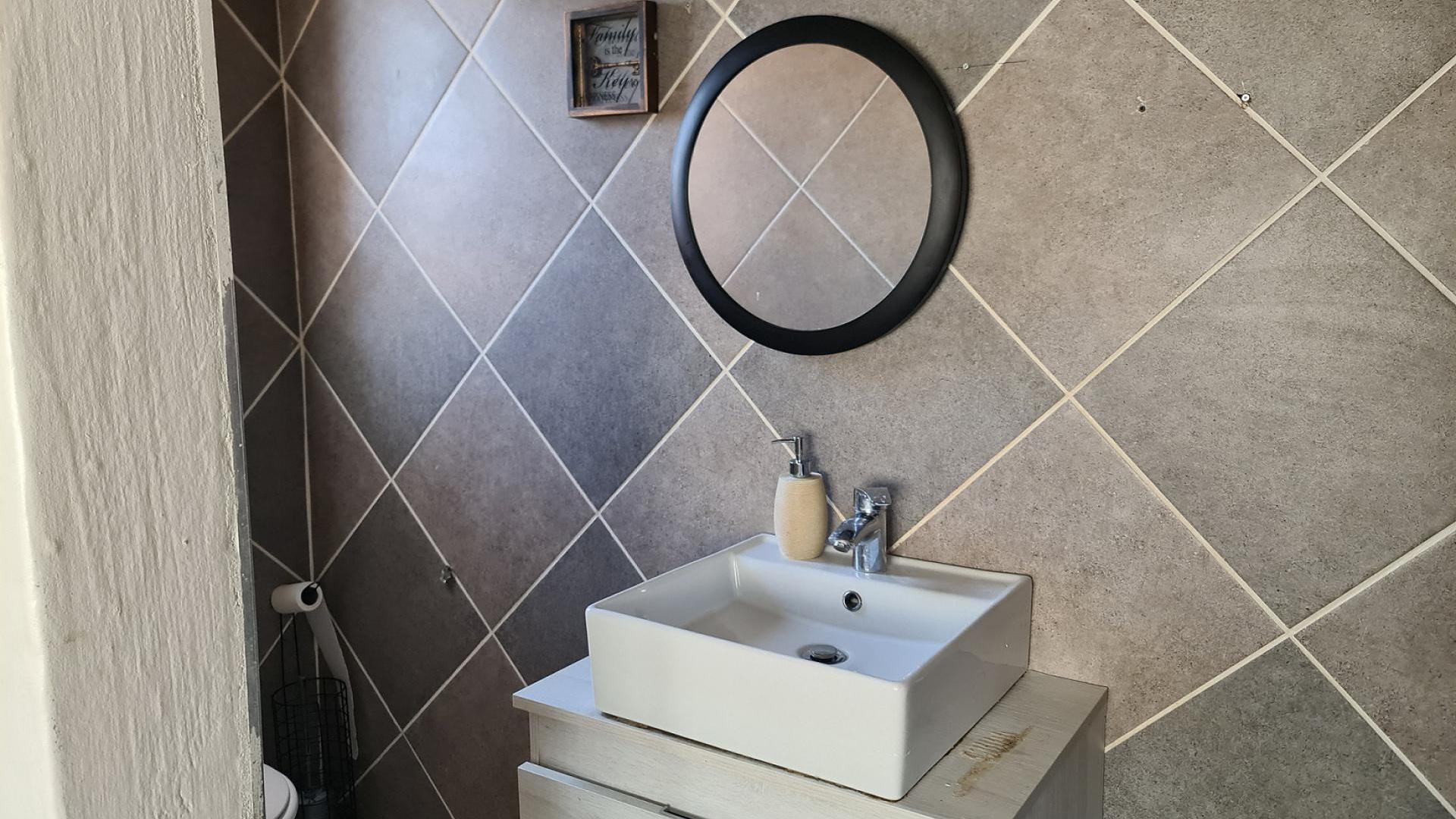 Bathroom 1 of property in Karenpark