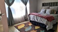 Bed Room 1 of property in Karenpark