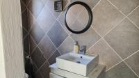 Bathroom 1 of property in Karenpark