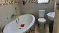 Bathroom 2 of property in Karenpark