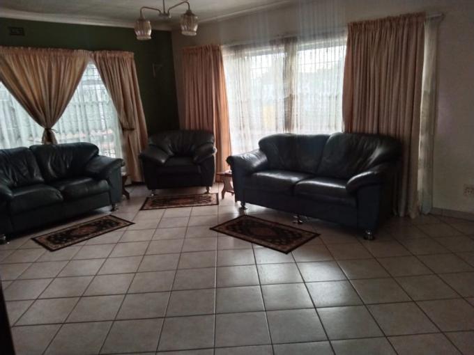 4 Bedroom House for Sale For Sale in Crown Gardens - MR710251