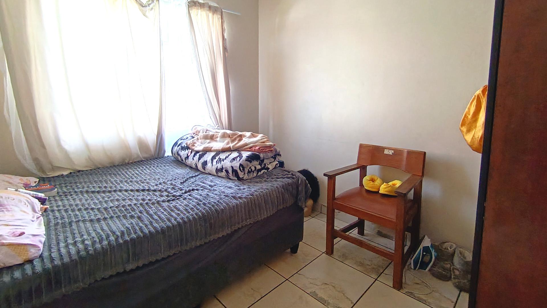 Bed Room 3 of property in Waterkloof (Rustenburg)