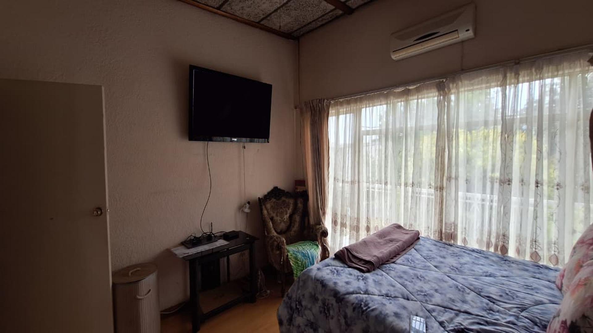 Main Bedroom - 16 square meters of property in Benoni