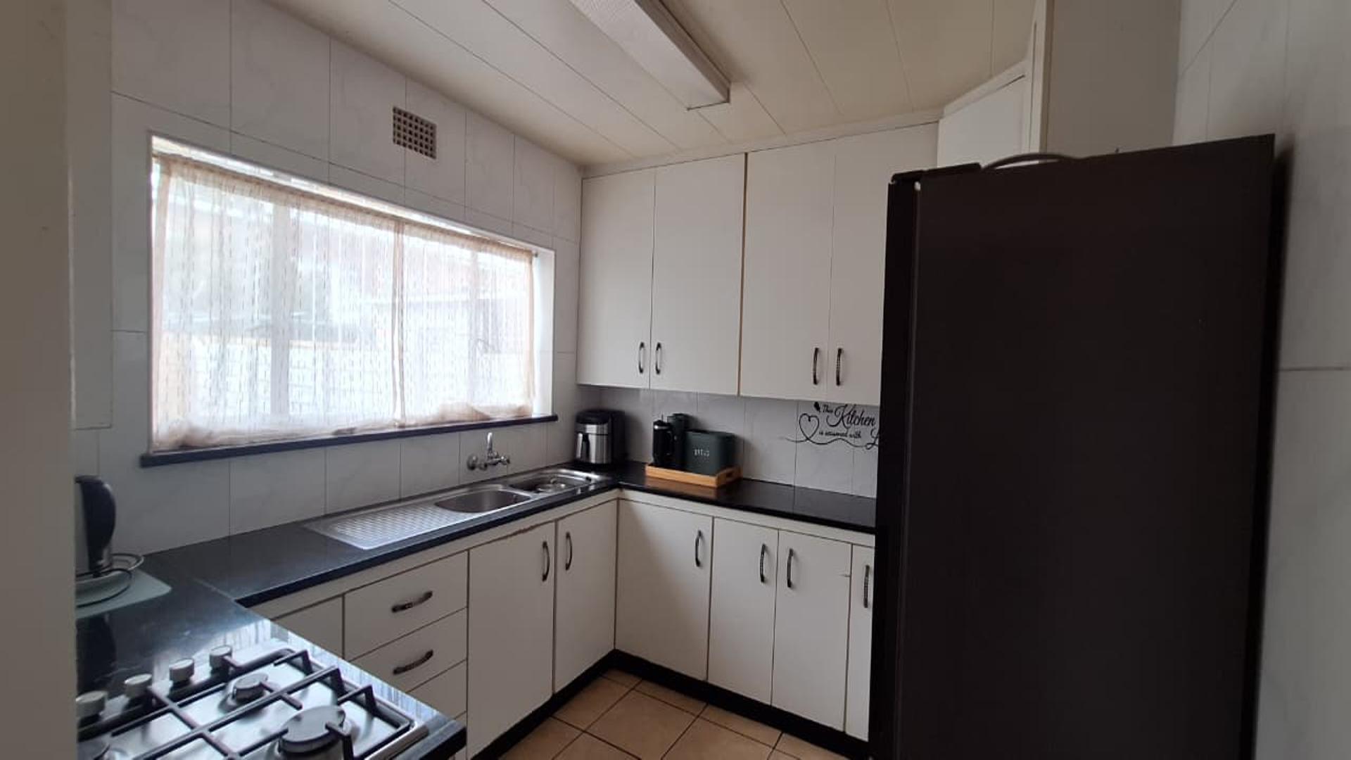 Kitchen - 10 square meters of property in Benoni