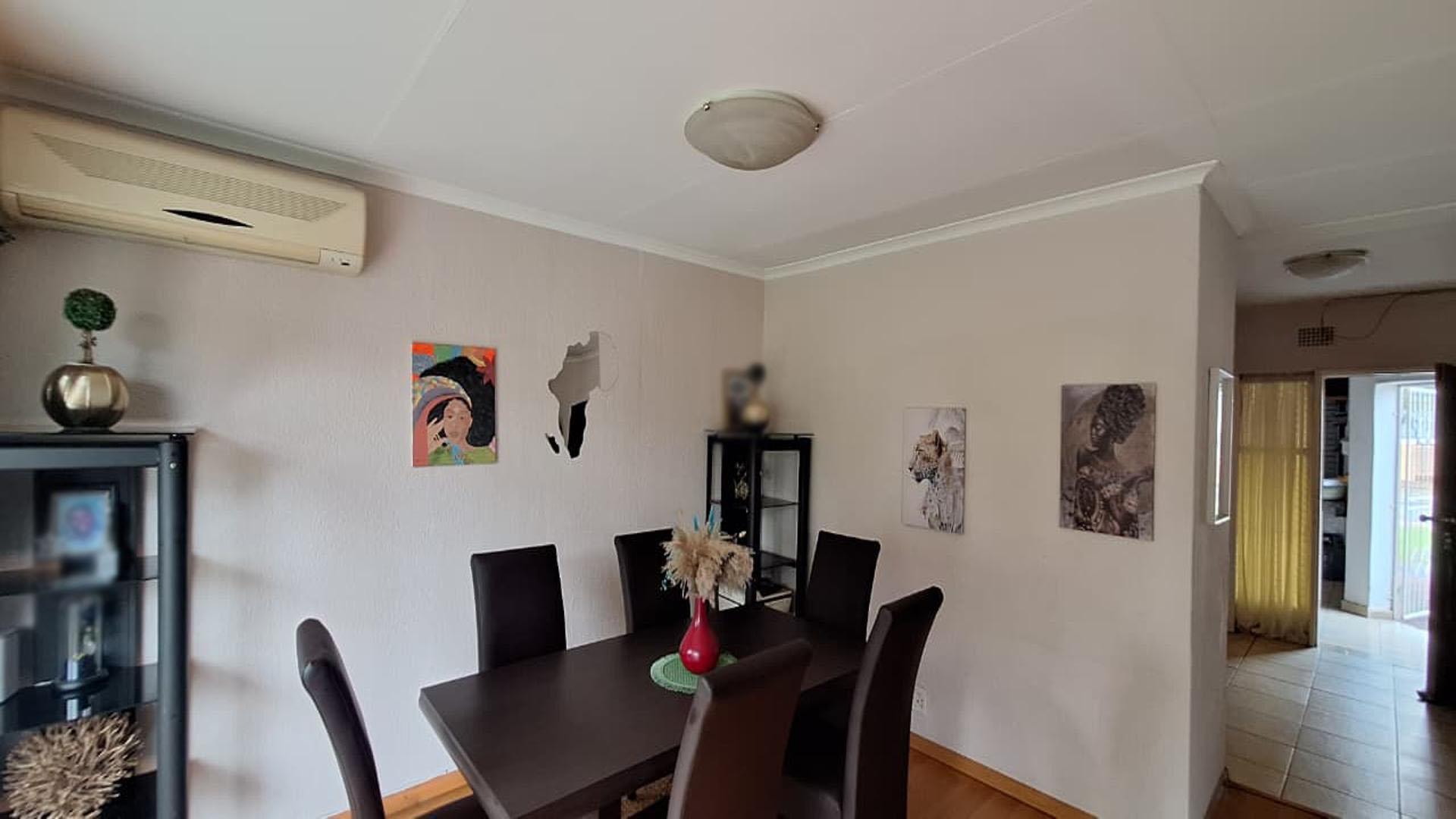 Dining Room - 10 square meters of property in Benoni