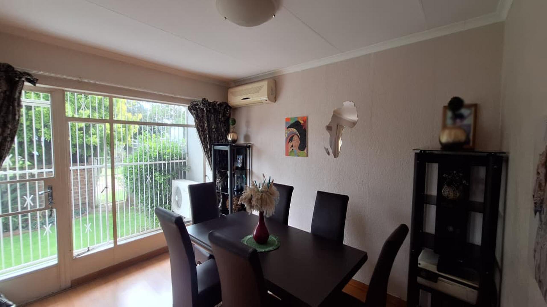 Dining Room - 10 square meters of property in Benoni