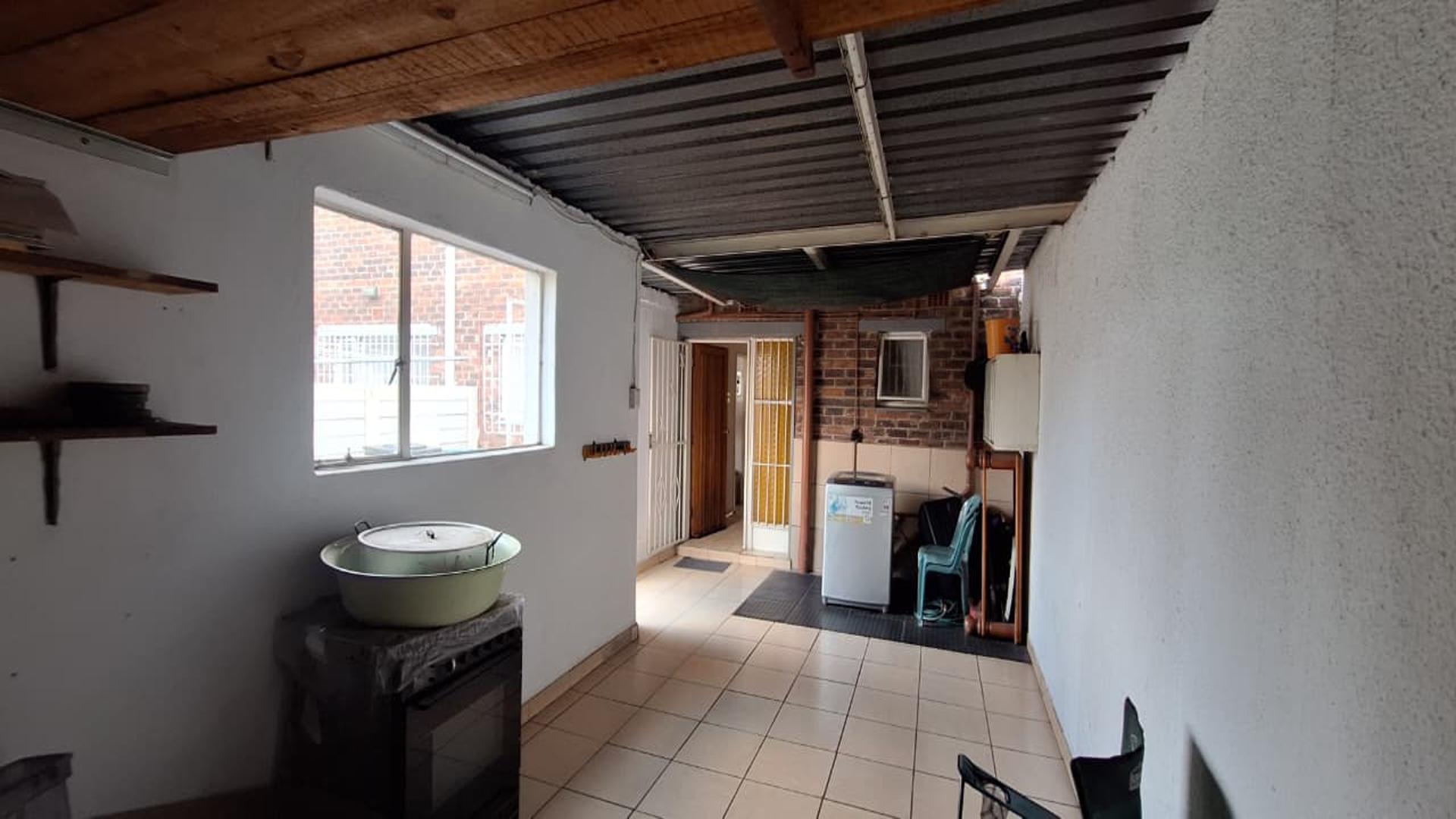 Garage - 23 square meters of property in Benoni