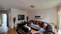 Lounges - 22 square meters of property in Benoni