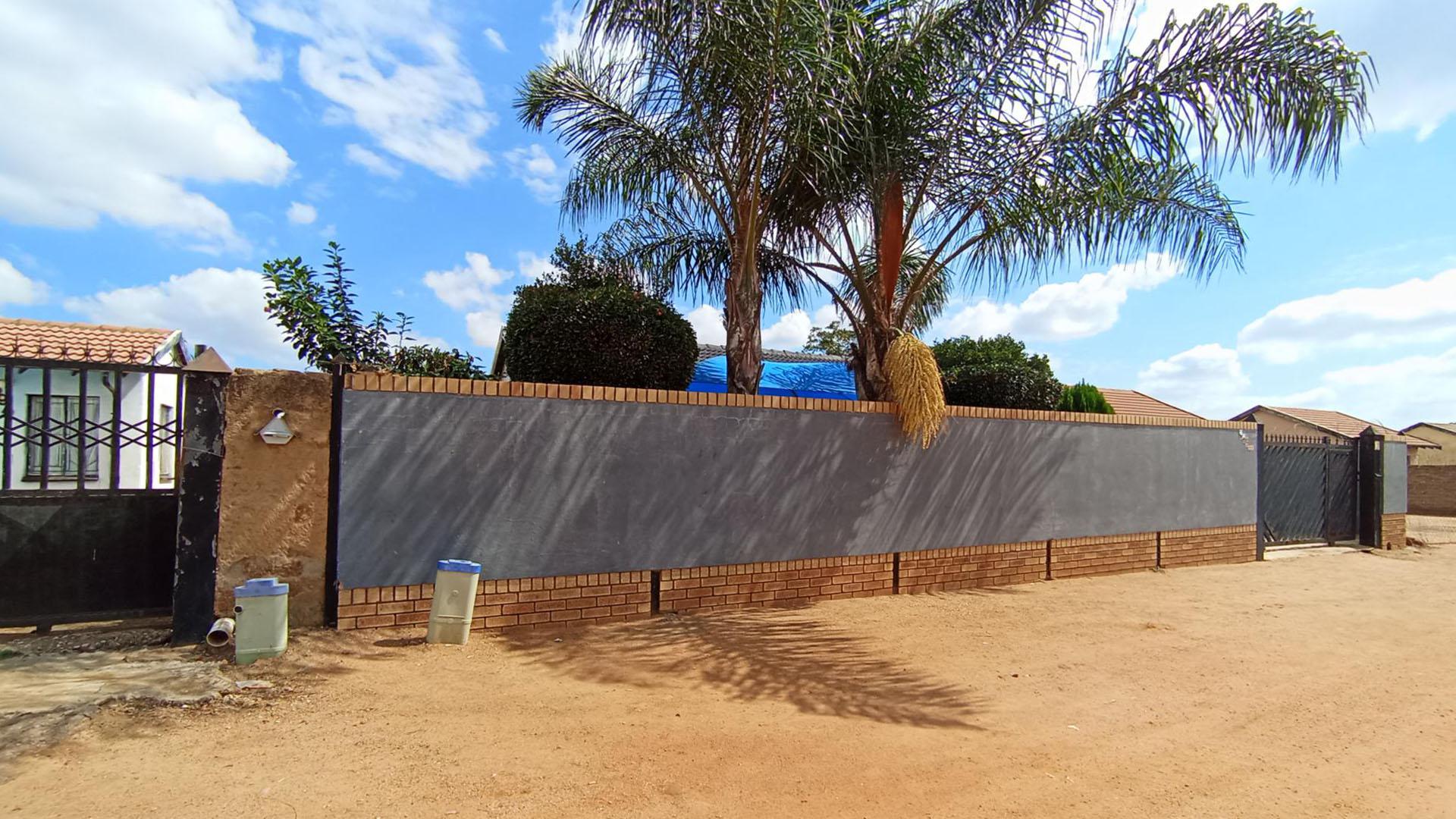 Front View of property in Soshanguve