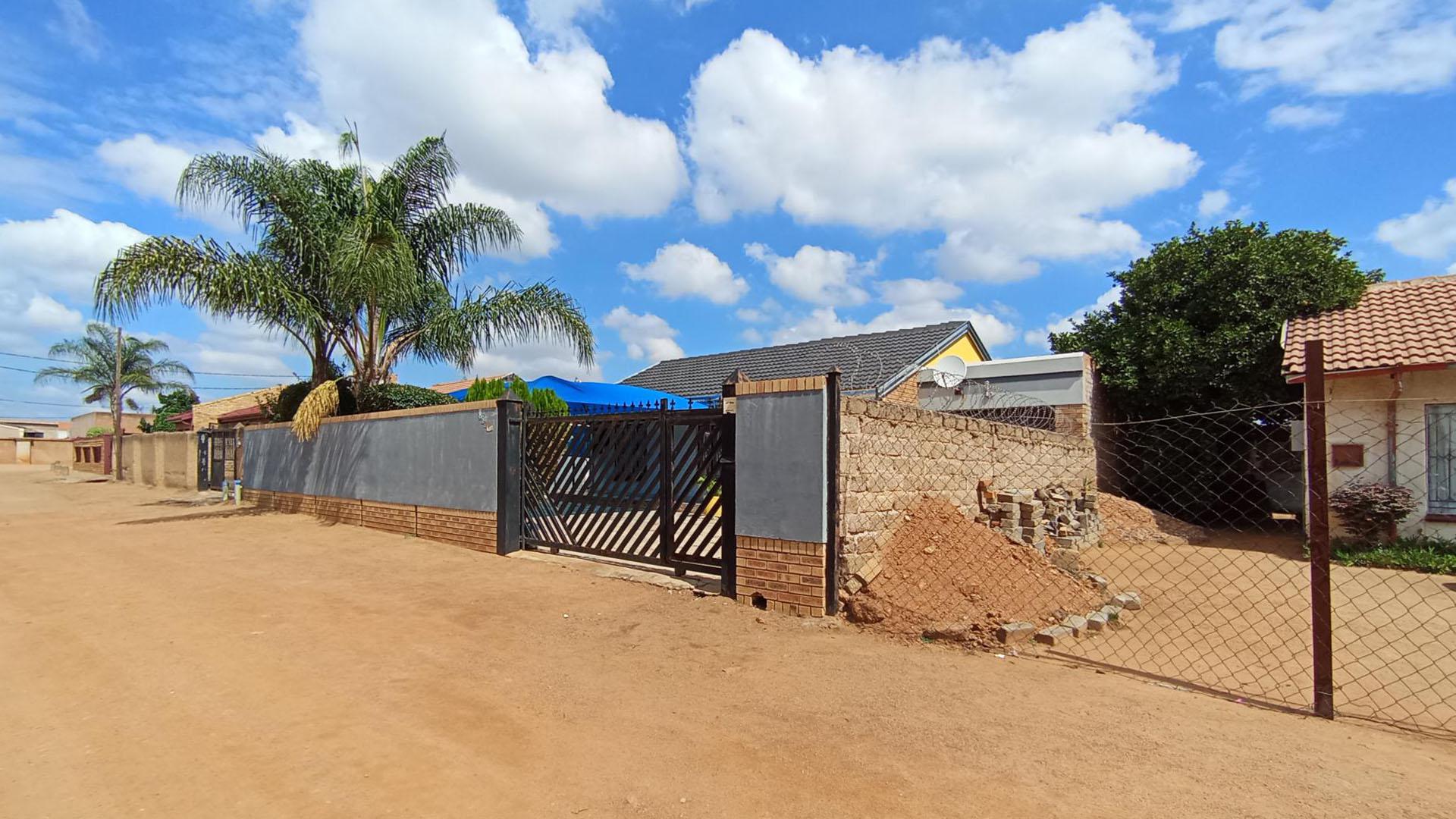 Front View of property in Soshanguve