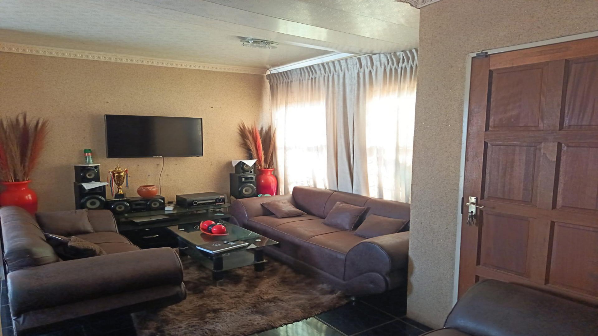 Lounges of property in Orion Park