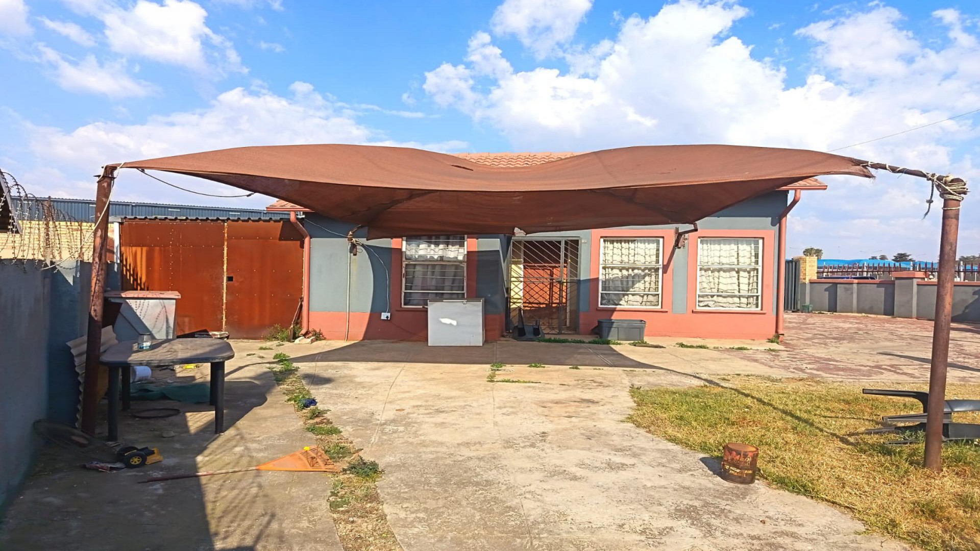 Front View of property in Orion Park