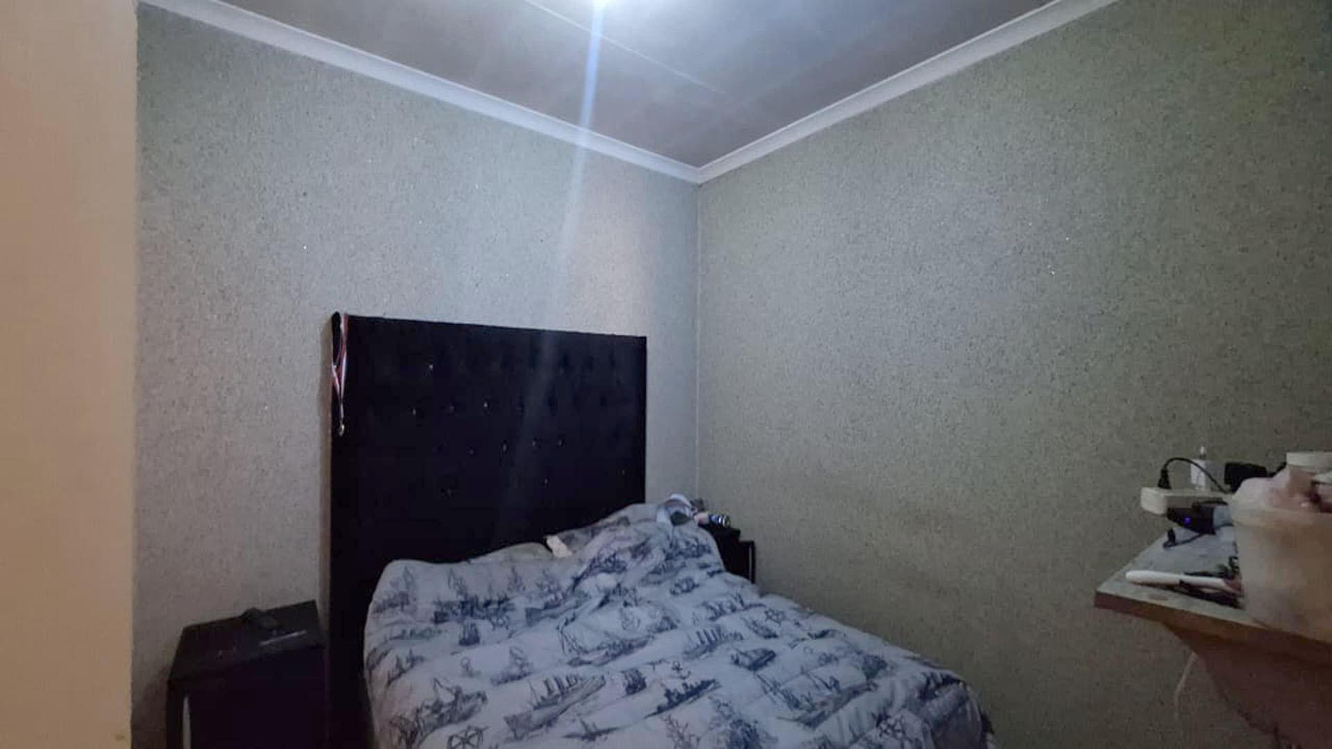 Bed Room 1 - 10 square meters of property in Orion Park