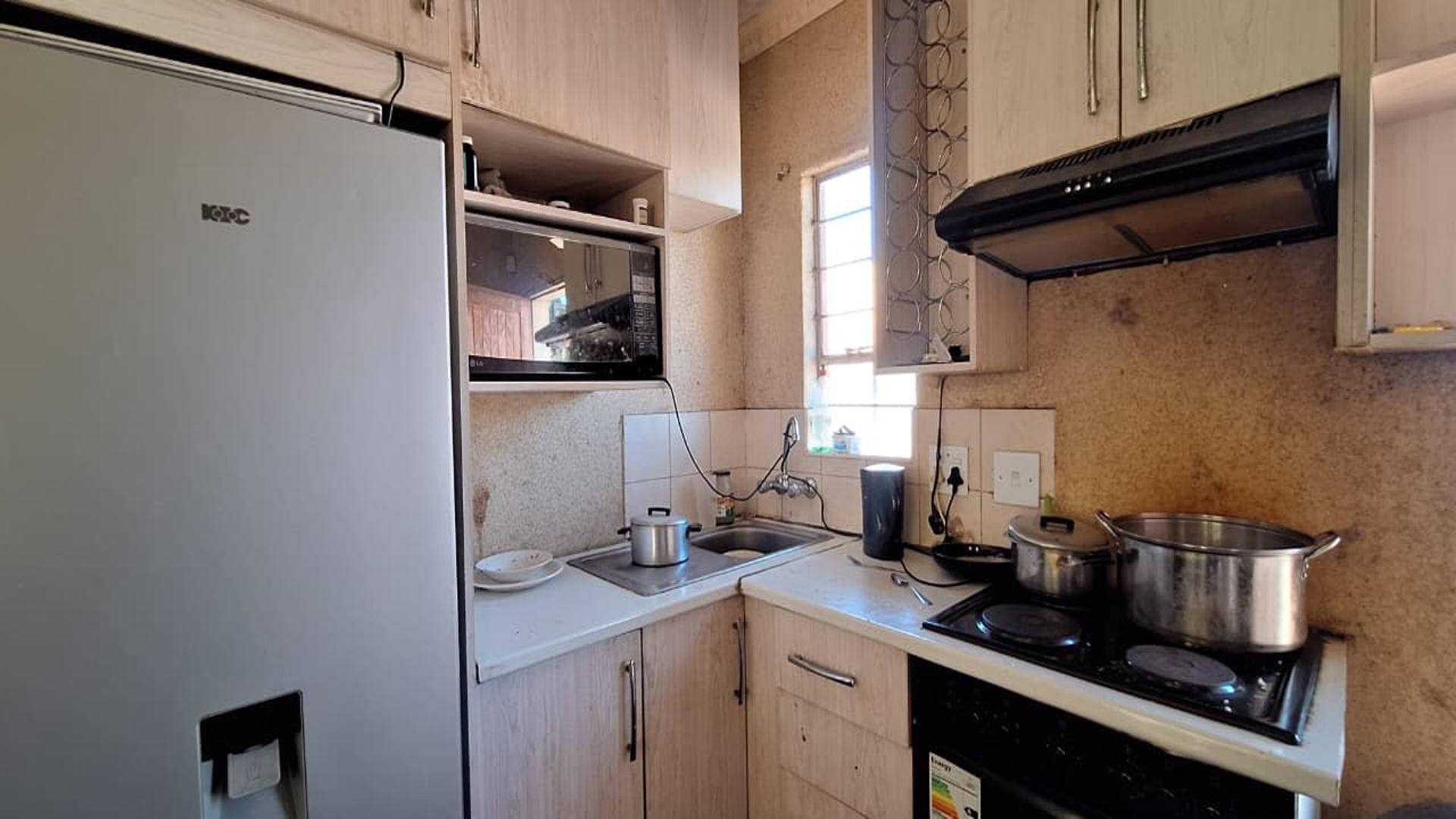 Kitchen - 8 square meters of property in Orion Park
