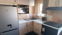 Kitchen of property in Orion Park