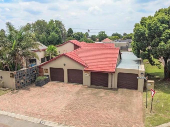 4 Bedroom House for Sale For Sale in Randhart - MR710314