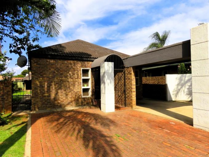 3 Bedroom Simplex for Sale For Sale in East Lynne - MR710318