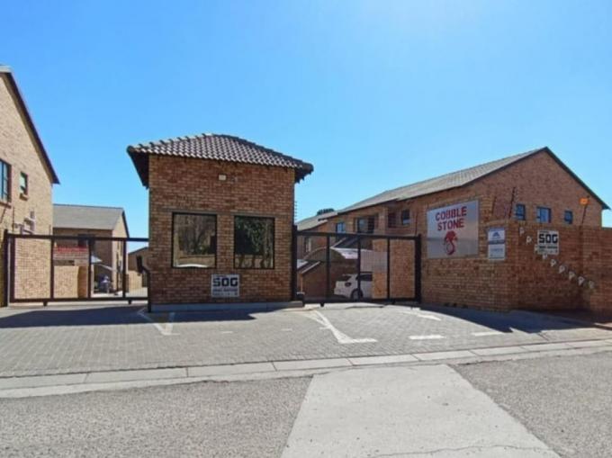 3 Bedroom Simplex for Sale For Sale in Klippoortjie AH - MR710322