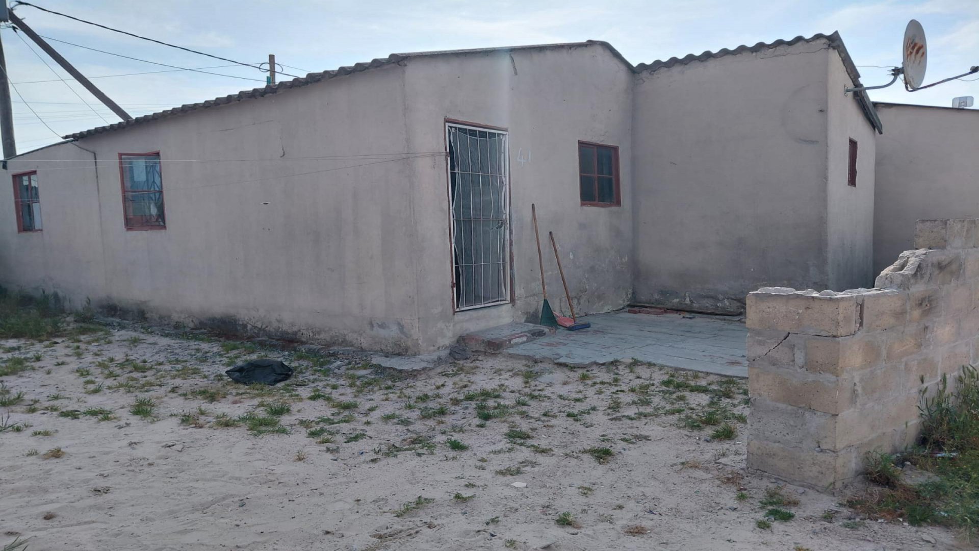Front View of property in Delft