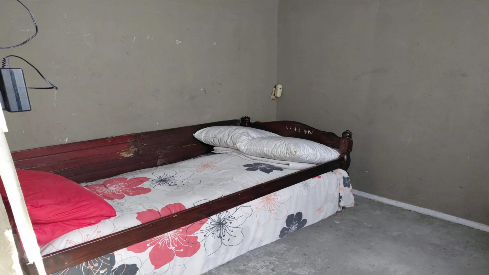 Bed Room 2 of property in Delft