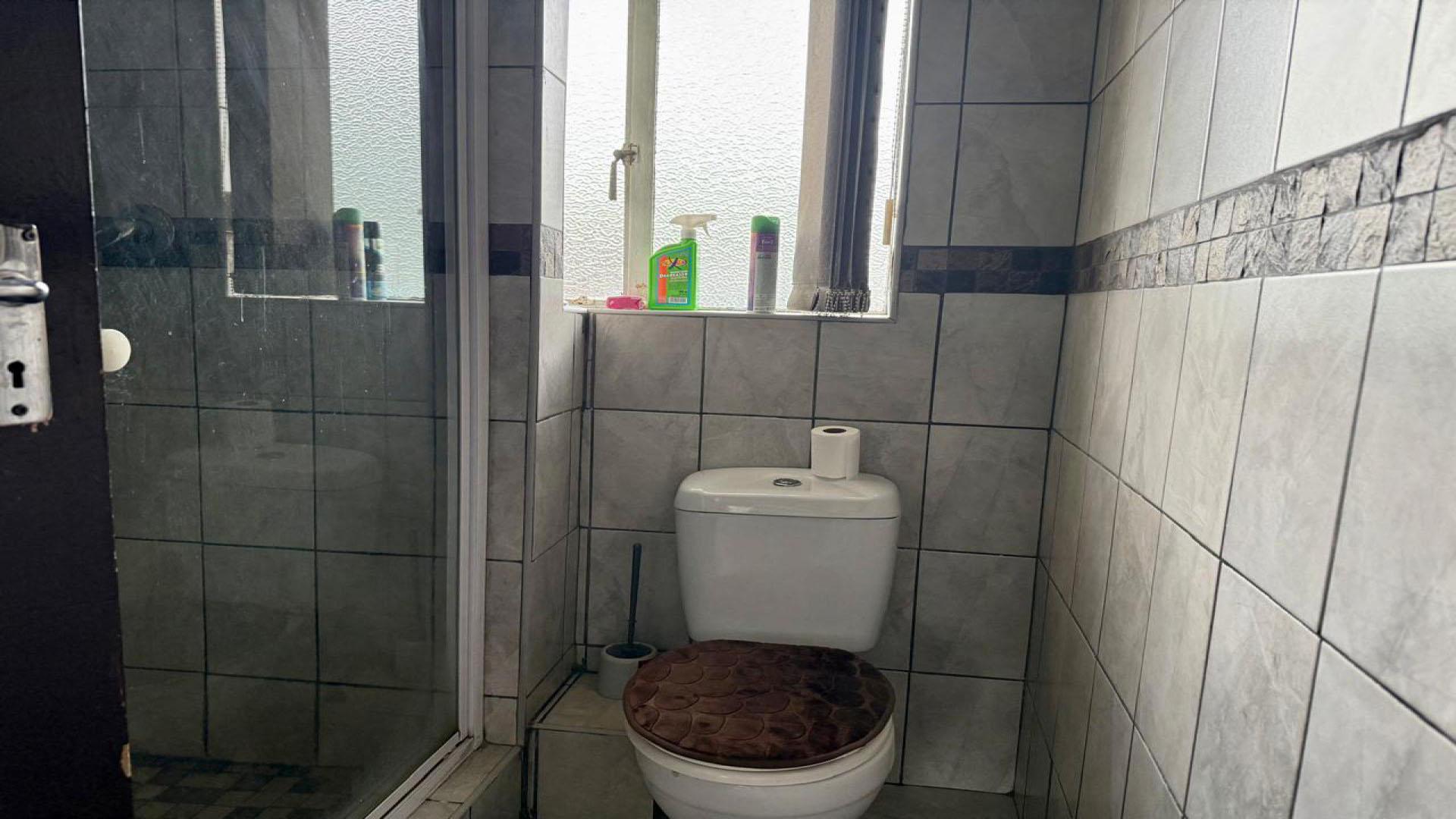Bathroom 1 of property in Sasolburg