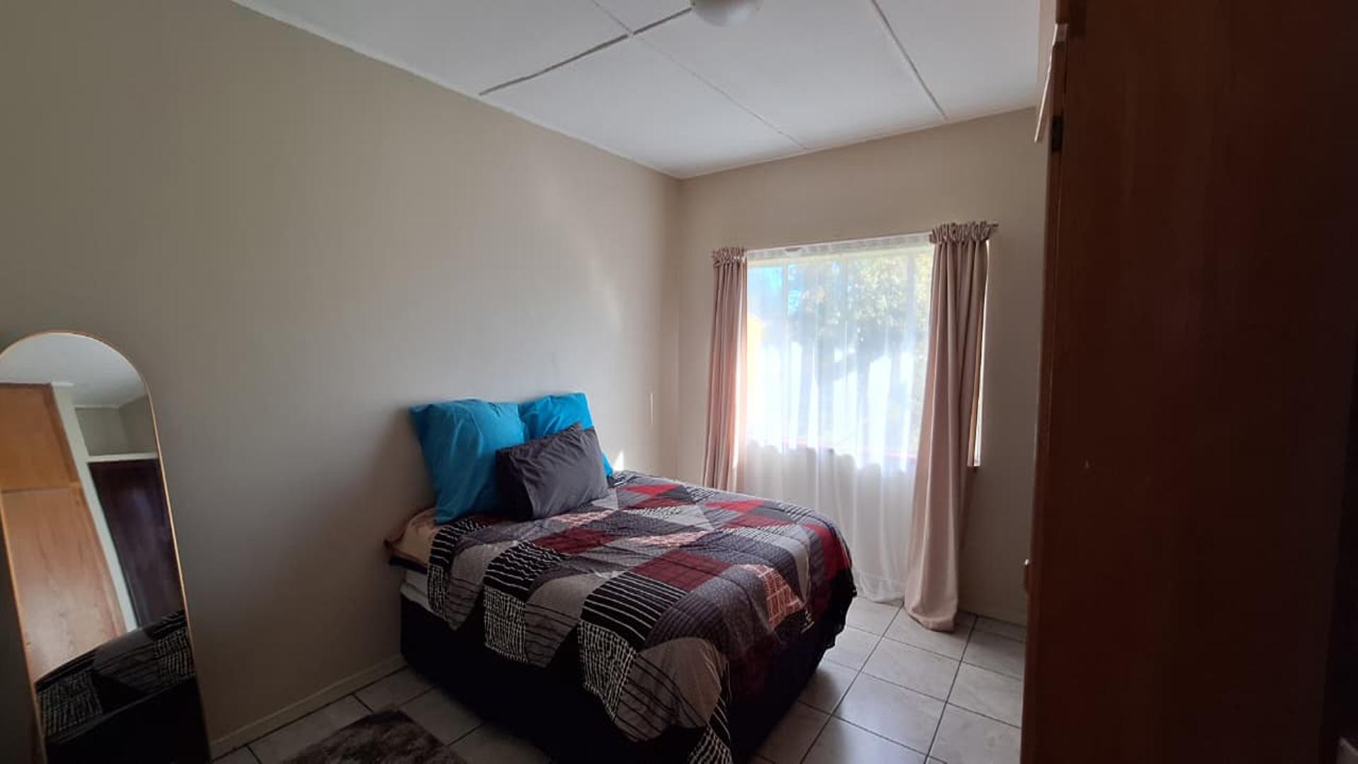 Bed Room 2 - 15 square meters of property in Sasolburg