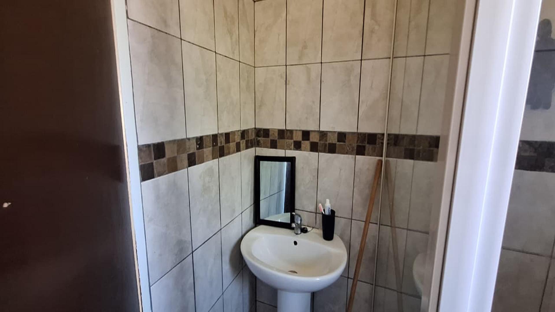 Bathroom 1 - 4 square meters of property in Sasolburg