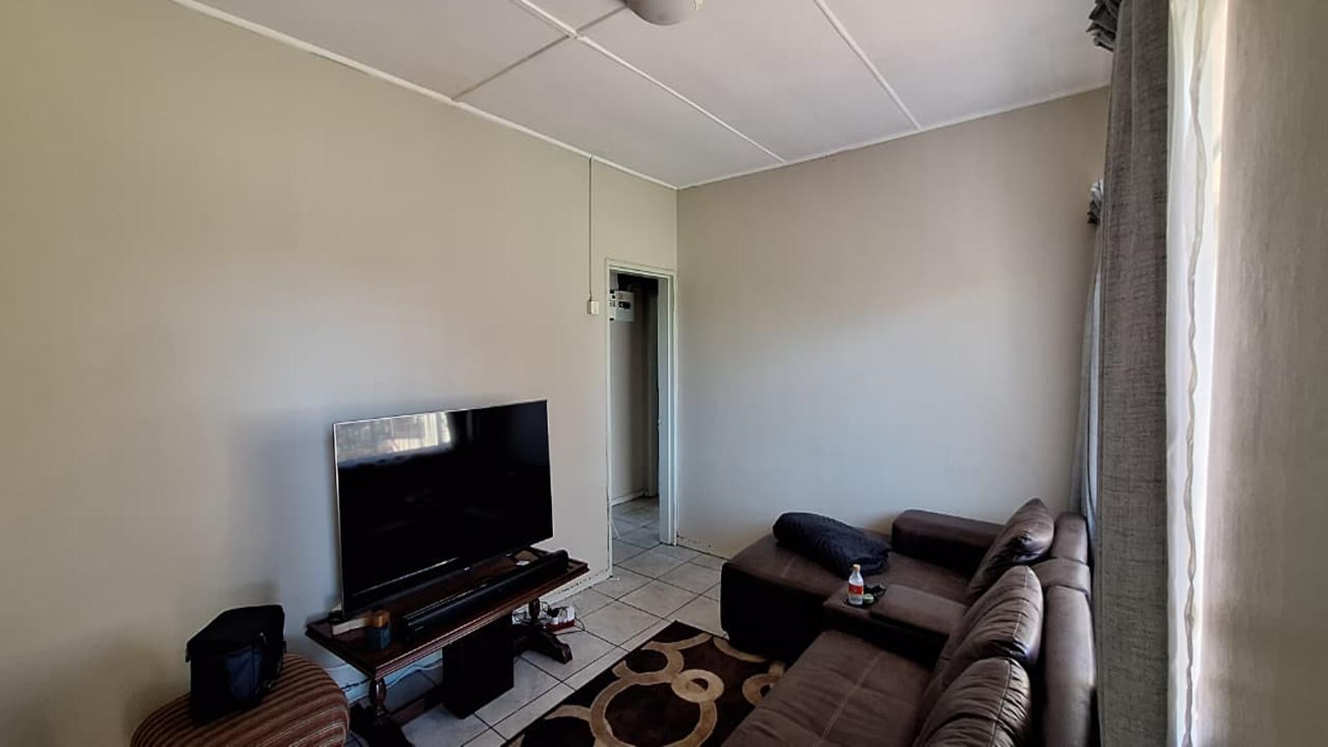 Lounges - 14 square meters of property in Sasolburg