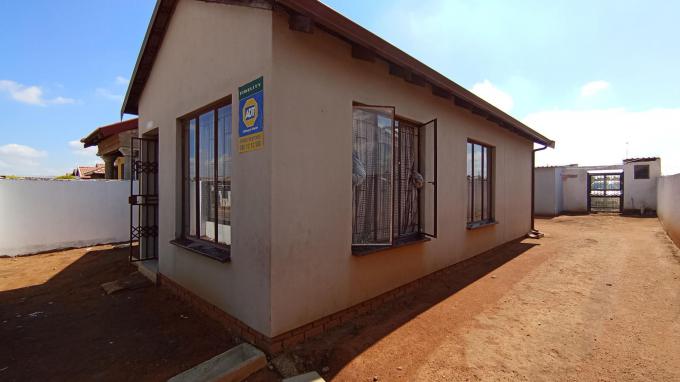 3 Bedroom Freehold Residence for Sale and to Rent For Sale in Soshanguve East - Private Sale - MR710370