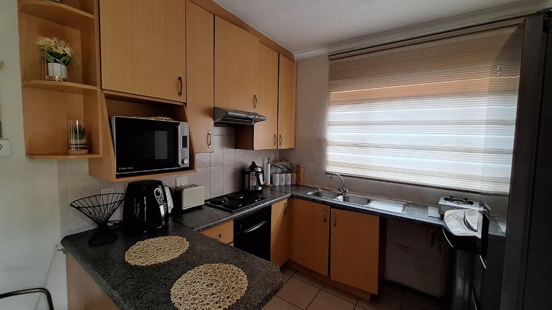 Kitchen - 12 square meters of property in Edleen