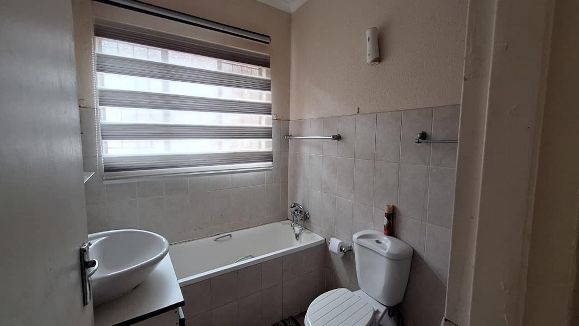 Bathroom 1 - 7 square meters of property in Edleen
