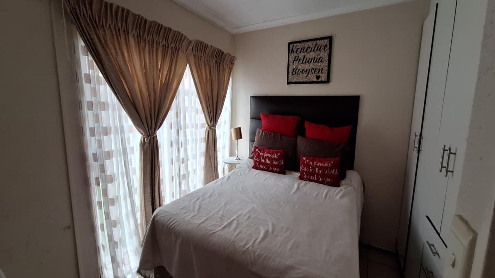 Bed Room 1 - 12 square meters of property in Edleen