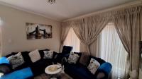 Lounges - 15 square meters of property in Edleen