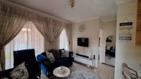 Lounges - 15 square meters of property in Edleen