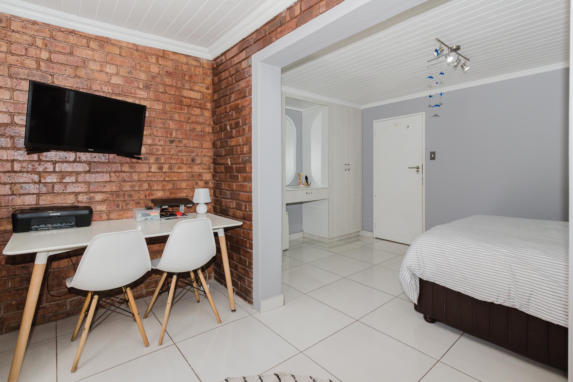  of property in Glen Marais