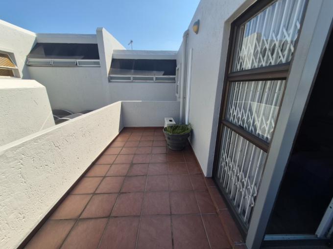 3 Bedroom Simplex for Sale For Sale in Glenvista - MR710394