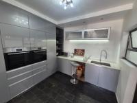  of property in Glenvista